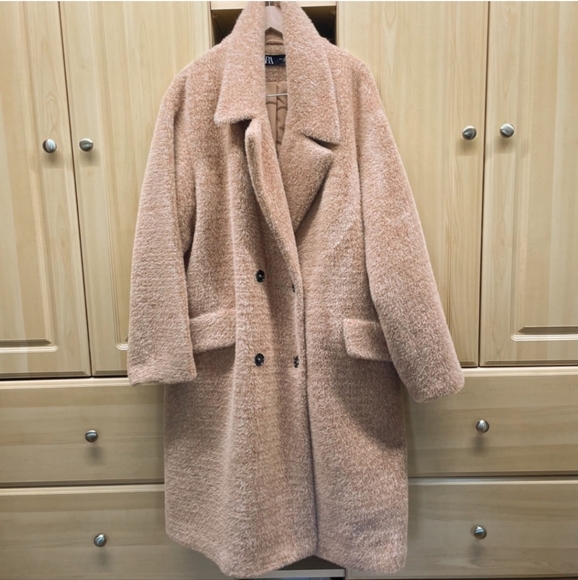 ZARA soft and cozy oversized fur coat - Picture 2 of 5